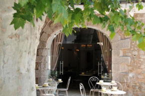 Отель Châteaux Demeures Vallée de L'Arc  Тре